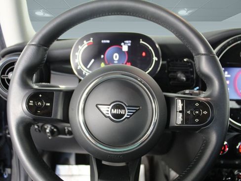 Used 2023 MINI Cooper 2-Door Hardtop w/ Signature Upholstery Package image 14