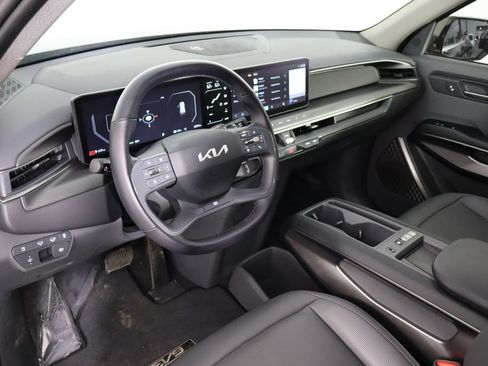 Used 2024 Kia EV9 Light Long Range RWD image 27
