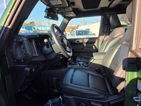 Used 2025 Ford Bronco Badlands image 11