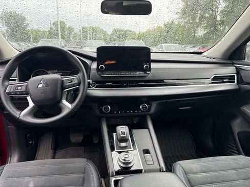 Used 2024 Mitsubishi Outlander SE AWD/4WD image 7