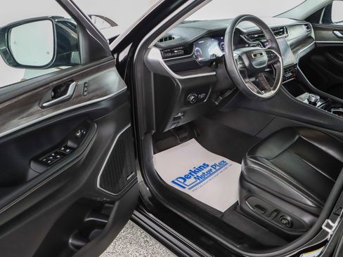 Used 2023 Jeep Grand Cherokee L Limited image 3