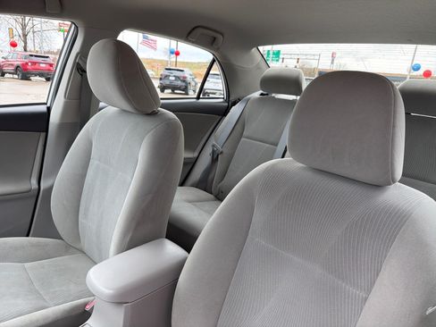 Used 2012 Toyota Corolla LE FWD image 18