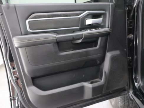 Used 2024 RAM 2500 Big Horn w/ Night Edition AWD/4WD image 38
