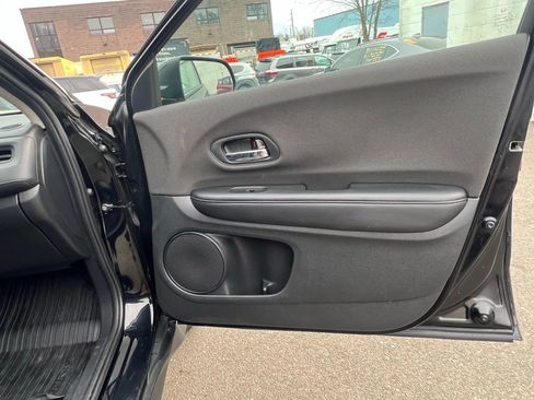 Used 2020 Honda HR-V LX image 30