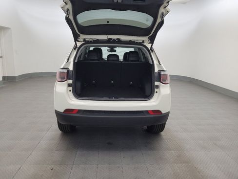 Used 2018 Jeep Compass Latitude FWD image 29