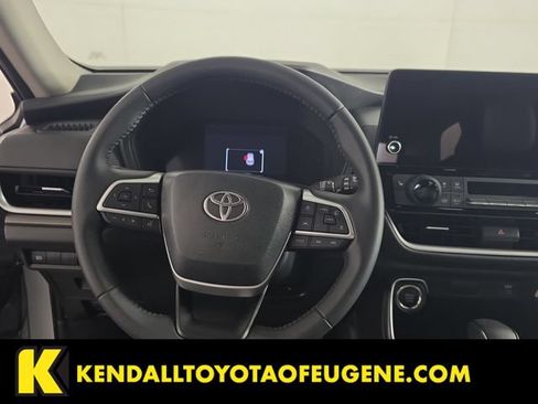 Certified 2025 Toyota Grand Highlander AWD image 12