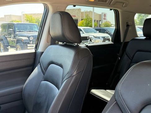 Used 2025 Nissan Pathfinder SL FWD image 16
