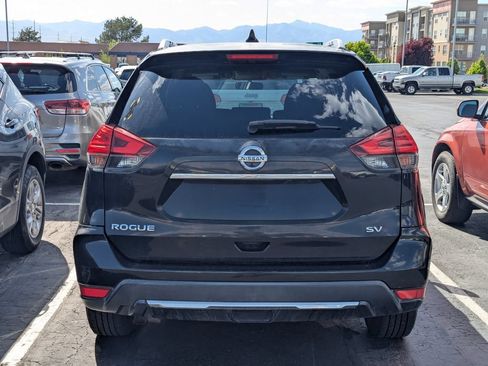 Used 2017 Nissan Rogue SV FWD image 4