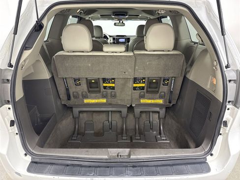 Used 2014 Toyota Sienna XLE image 20