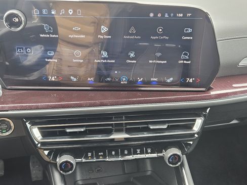 New 2026 Chevrolet Traverse Z71 w/ Enhanced Driving Package AWD/4WD image 12
