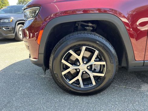 Used 2025 Jeep Grand Cherokee L Limited image 12