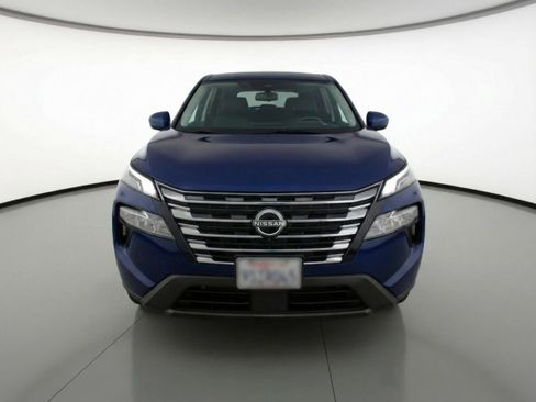 Used 2025 Nissan Rogue SV image 2