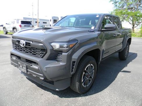 Used 2024 Toyota Tacoma TRD Sport AWD/4WD image 7