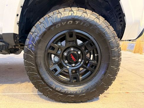Used 2019 Toyota 4Runner TRD Off-Road Premium image 33