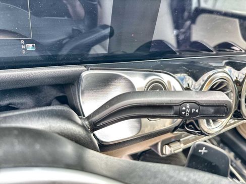 Used 2022 Mercedes-Benz GLB 250 image 25