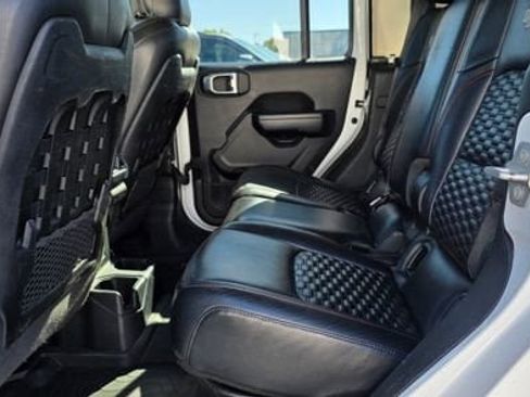 Used 2021 Jeep Gladiator Rubicon AWD/4WD image 11