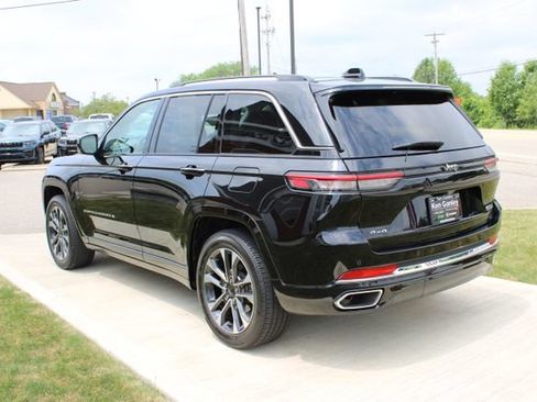 Used 2022 Jeep Grand Cherokee Overland AWD/4WD image 32