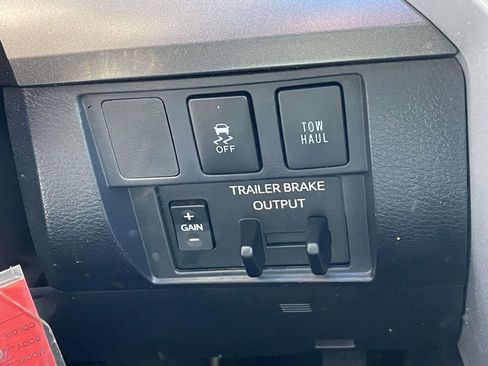 Used 2018 Toyota Tundra SR5 w/ SR5 Upgrade Package image 27