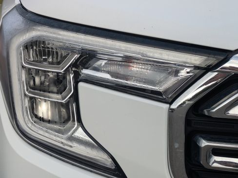 Used 2023 GMC Terrain SLT image 10