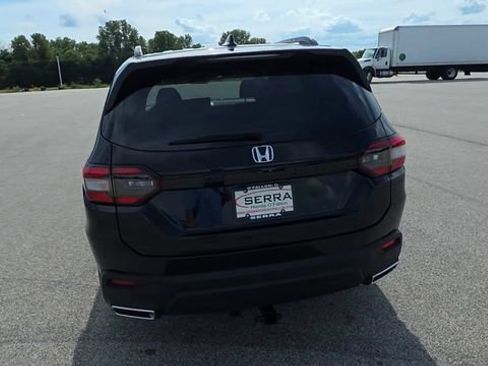 Used 2025 Honda Pilot Sport image 8