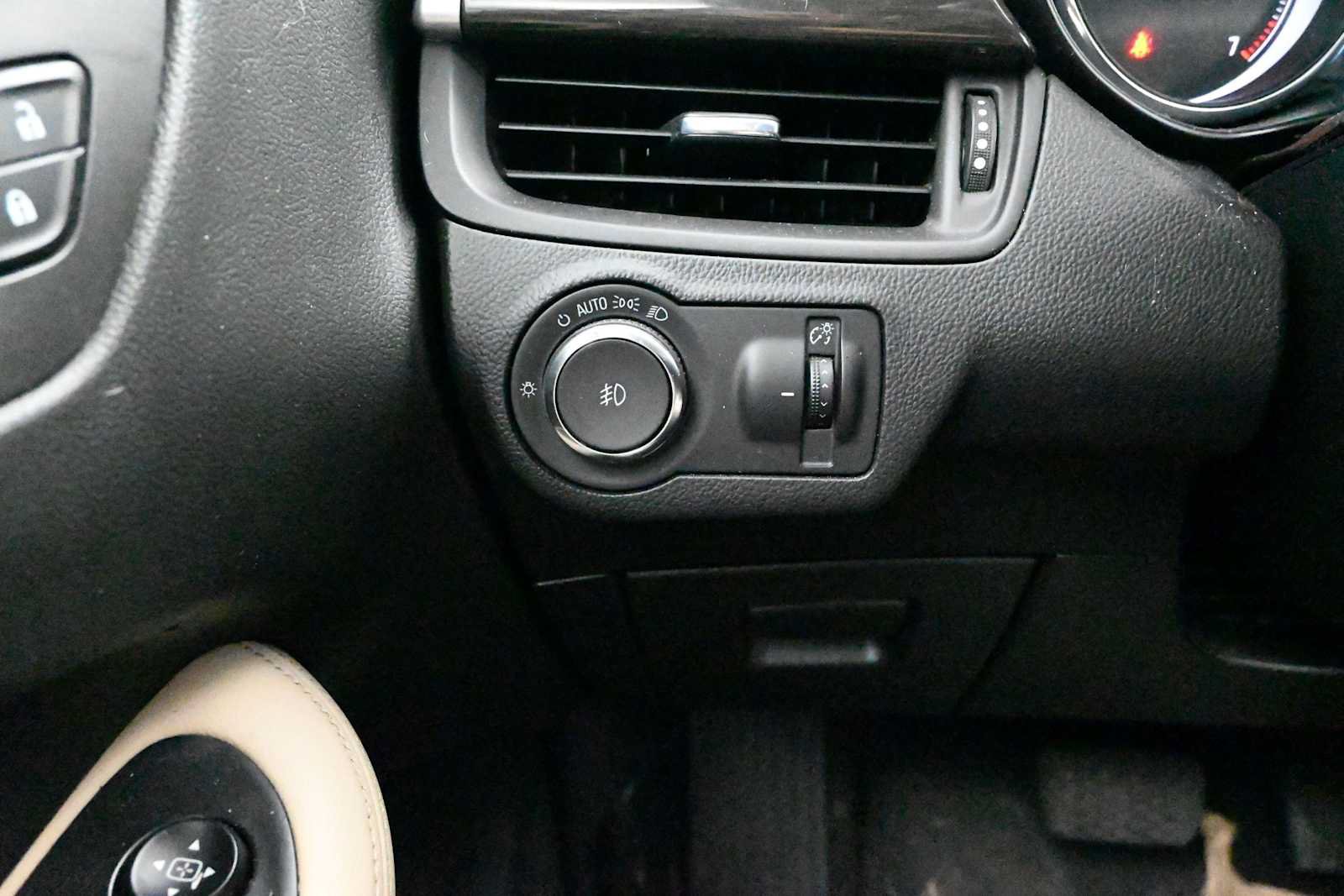Used 2020 Buick Envision Preferred FWD image 36
