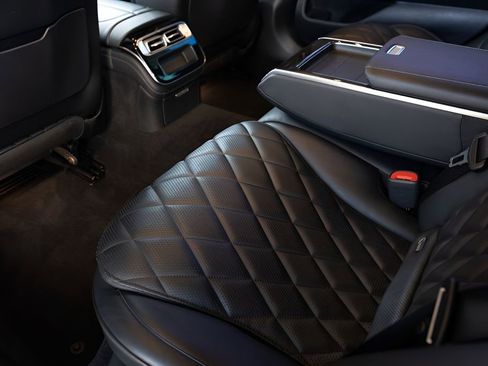 Used 2022 Mercedes-Benz S 580 4MATIC Sedan w/ AMG Line Package image 63