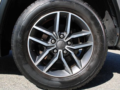 Used 2019 Jeep Grand Cherokee Limited image 16