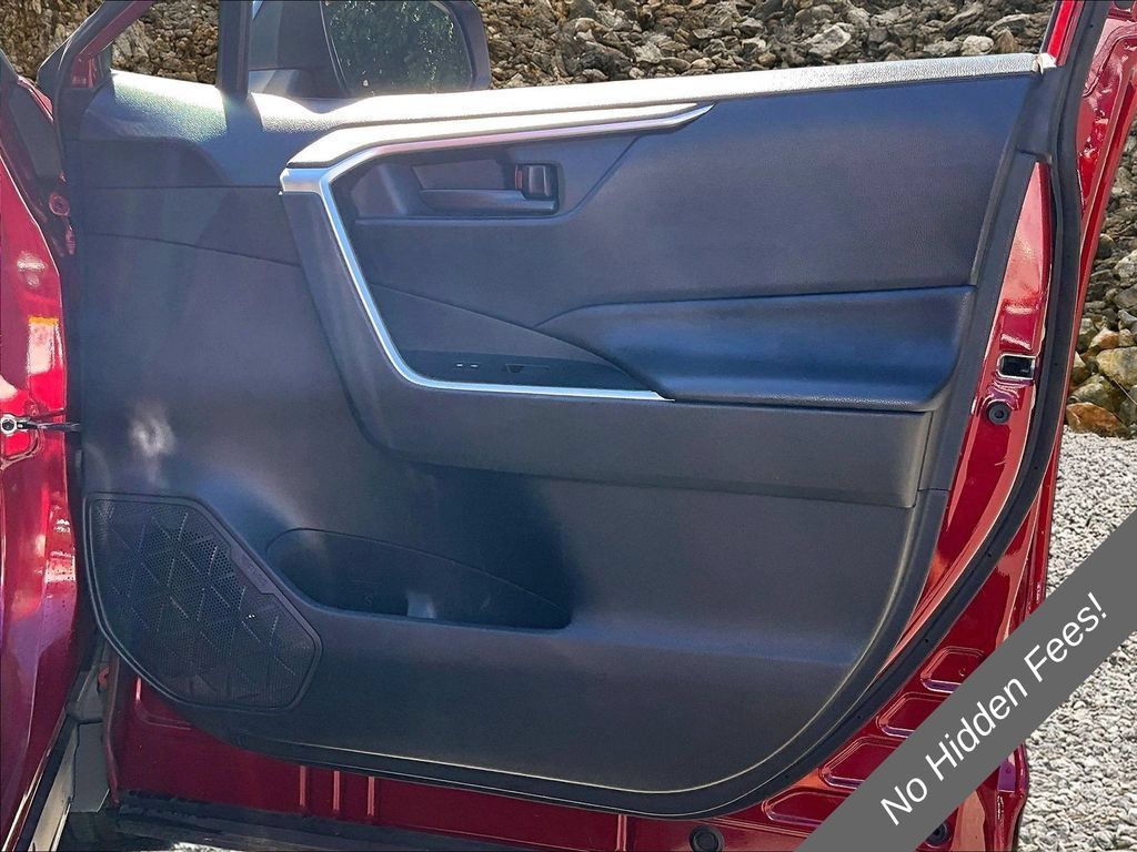 Used 2019 Toyota RAV4 LE w/ All Weather Liner Package AWD/4WD image 21