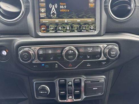 Used 2023 Jeep Wrangler Unlimited Sahara w/ Cold Weather Group image 15