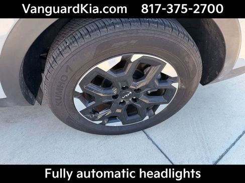 Certified 2025 Kia Sorento S image 9