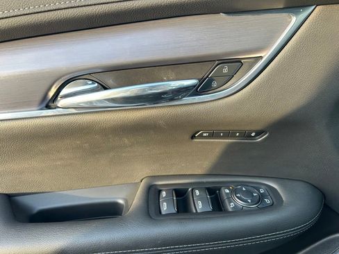 Used 2025 Cadillac XT6 Luxury image 56