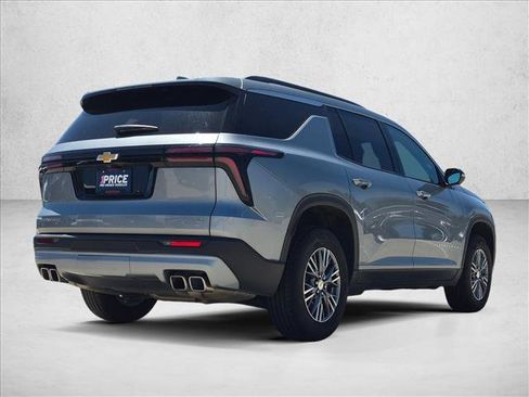 Used 2024 Chevrolet Traverse LT FWD image 5
