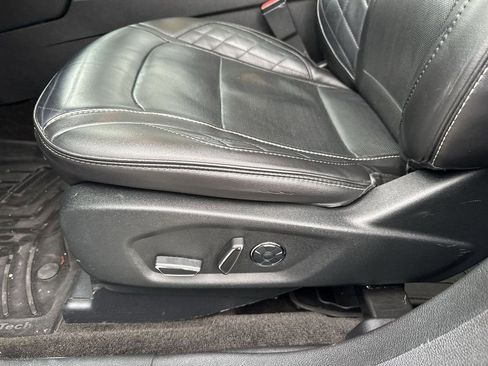 Used 2018 Ford Explorer Platinum image 11