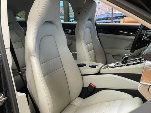Used 2022 Porsche Panamera 4S w/ Premium Package image 34