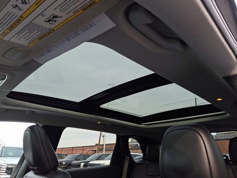 Used 2019 Jeep Cherokee Latitude Plus w/ Comfort/Convenience Group image 14