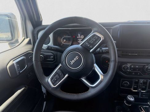 Used 2024 Jeep Wrangler Unlimited Sahara AWD/4WD image 12
