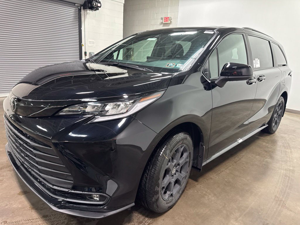 New 2026 Toyota Sienna XLE Woodland Edition AWD/4WD image 6