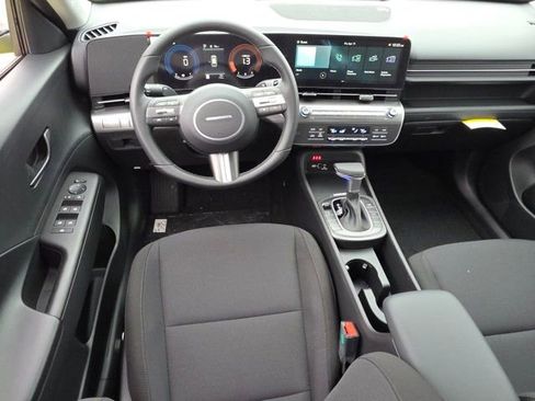 Certified 2025 Hyundai Kona SEL image 3