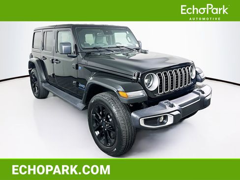 Used 2025 Jeep Wrangler Sahara image 1