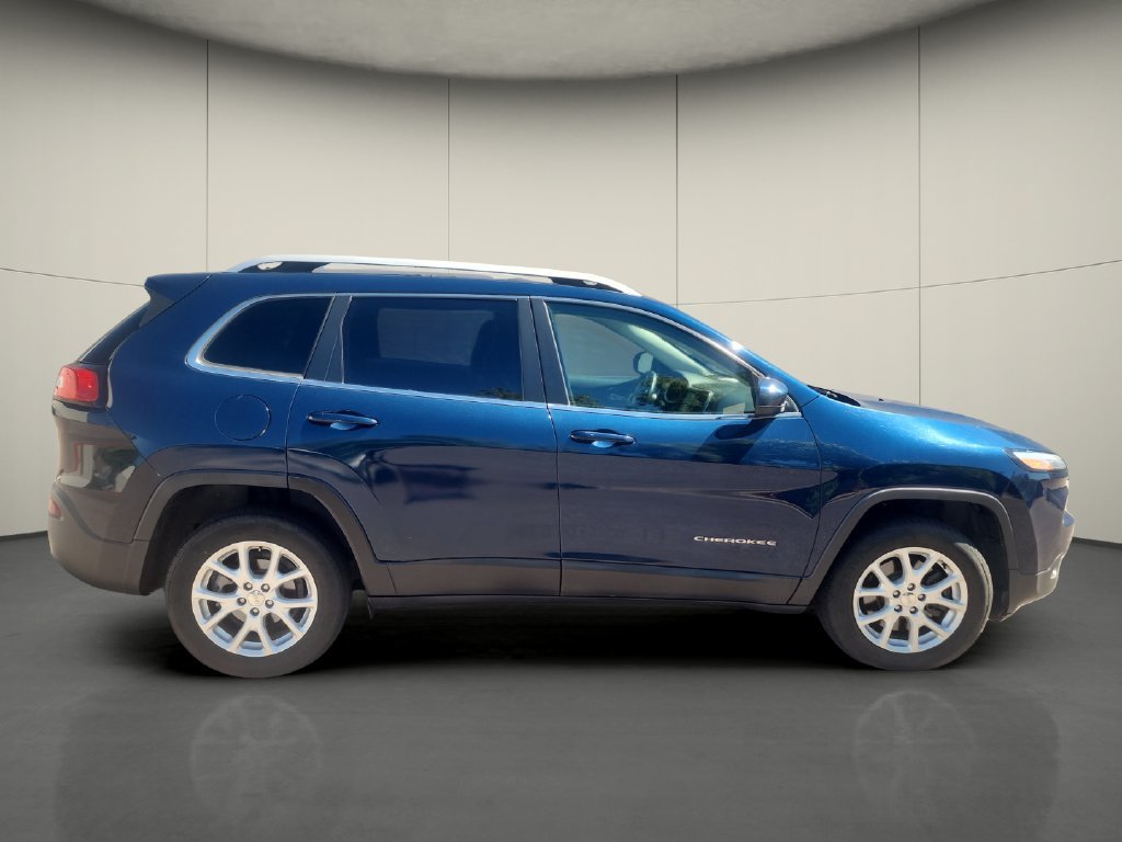Used 2018 Jeep Cherokee Latitude Plus FWD image 8