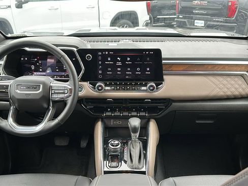 Certified 2024 GMC Canyon Denali image 10