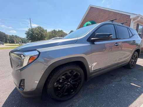Used 2021 GMC Terrain SLT w/ Infotainment Package II FWD image 4