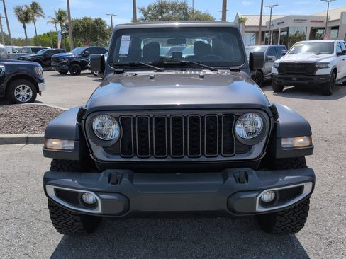 Used 2024 Jeep Gladiator Sport AWD/4WD image 3