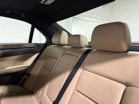 Used 2010 Mercedes-Benz E 350 4MATIC Sedan image 40