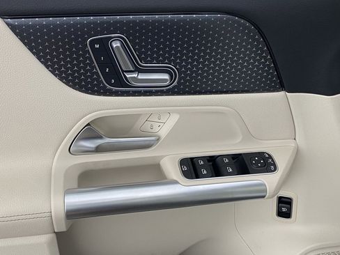 Certified 2025 Mercedes-Benz GLA 250 4MATIC image 22