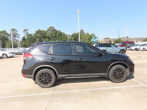 Used 2017 Nissan Rogue S AWD/4WD image 10
