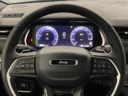 New 2025 Jeep Grand Cherokee Limited w/ Luxury Tech Group II AWD/4WD image 17