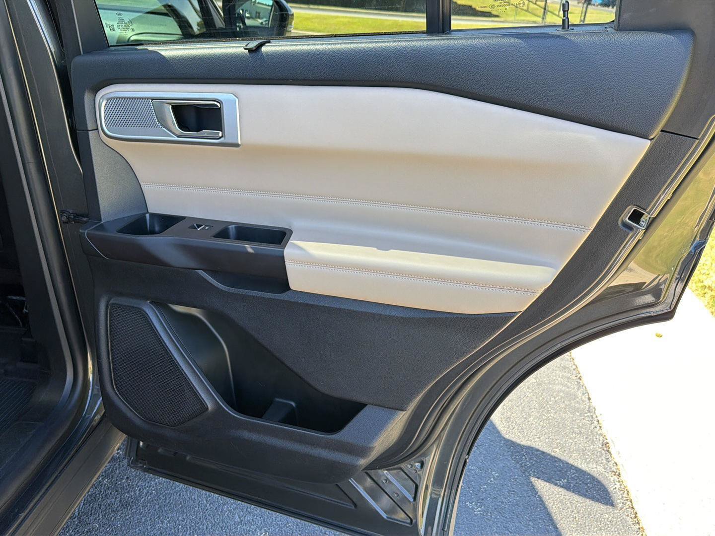 Used 2020 Ford Explorer Limited RWD image 16
