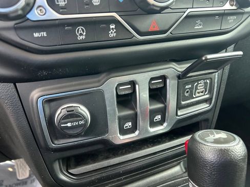 Used 2023 Jeep Wrangler Sport AWD/4WD image 35
