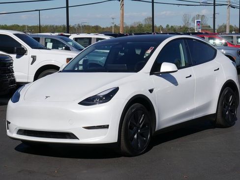 Used 2025 Tesla Model Y Long Range image 8